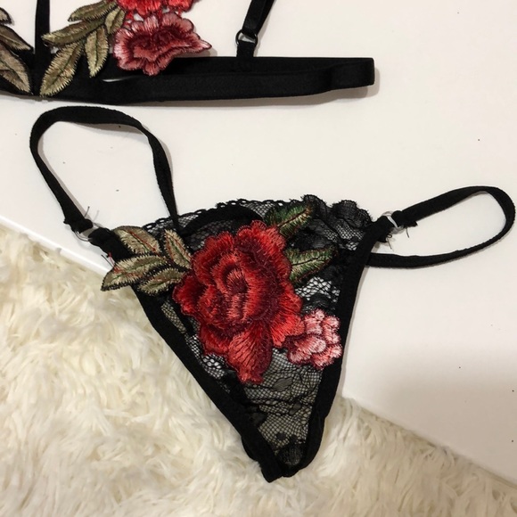 Rose Bra & G-String Set - Picture 4 of 6
